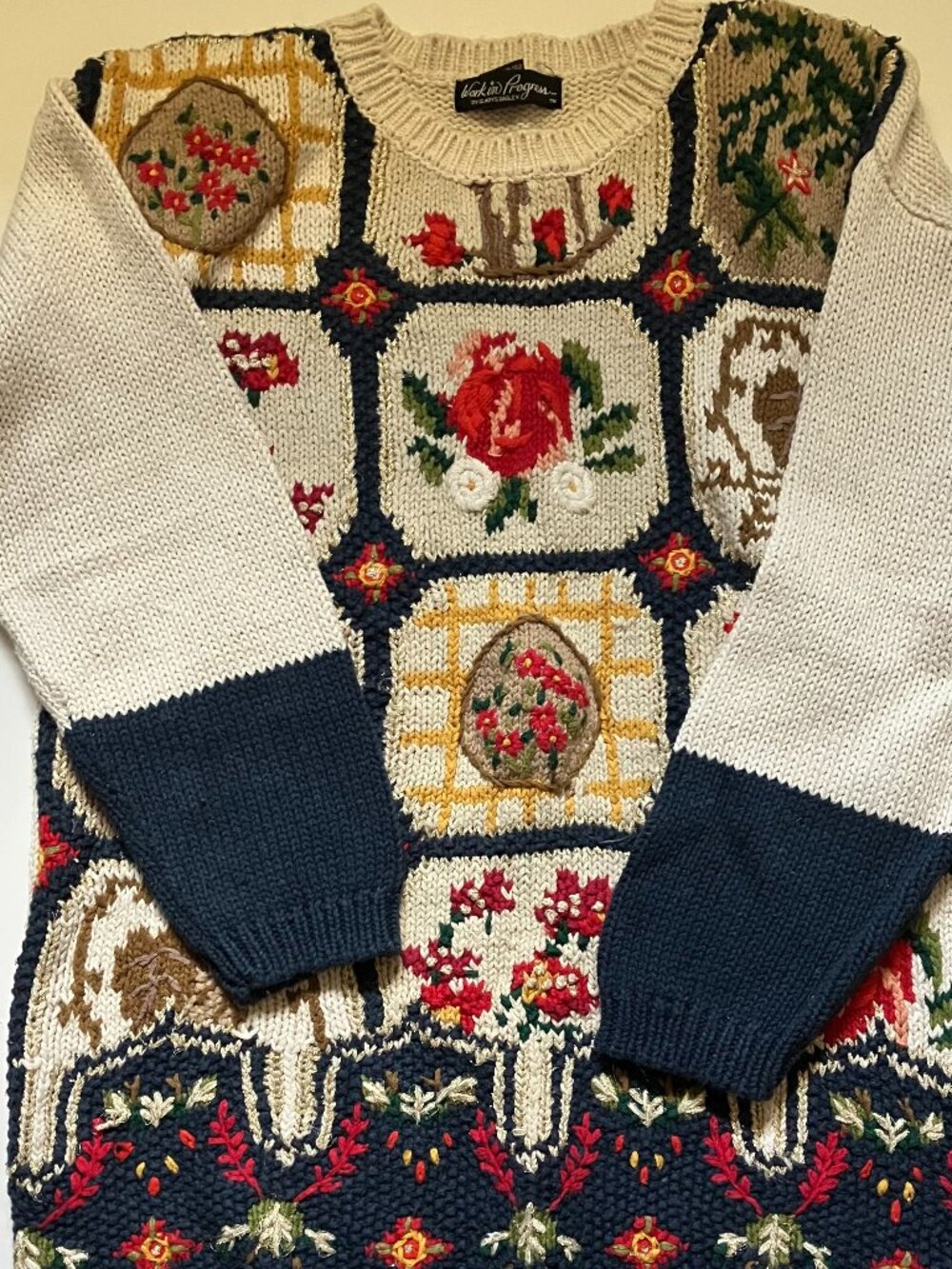 WOMEN'S CHRISTMAS SWEATER